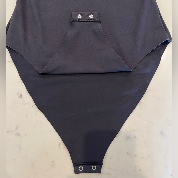 SKIMS NAKED SCOOP BRIEF BODYSUIT | ONYX / S - Picture 10 of 13